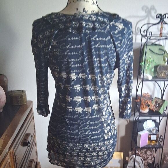 Authentic CHANEL Blue and Cream Script Blouse Size Small/Medium - Picture 9 of 16